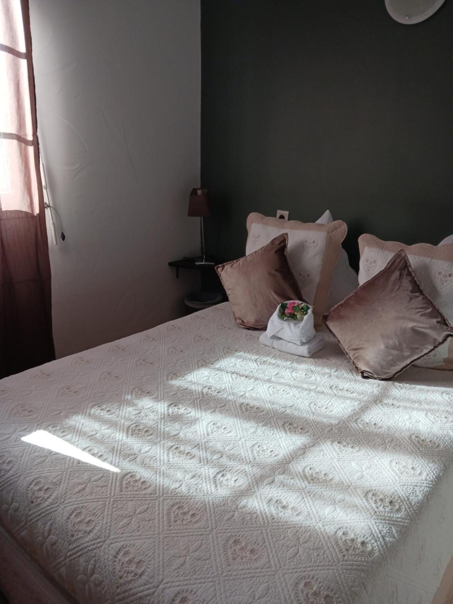 Hotel Du Lac ชาโตว์-อาร์นูซ์-แซงต์-โอบอง ภายนอก รูปภาพ